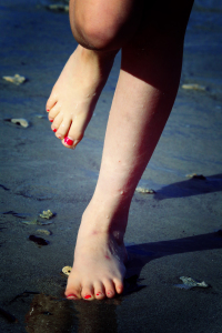 feet-on-beach